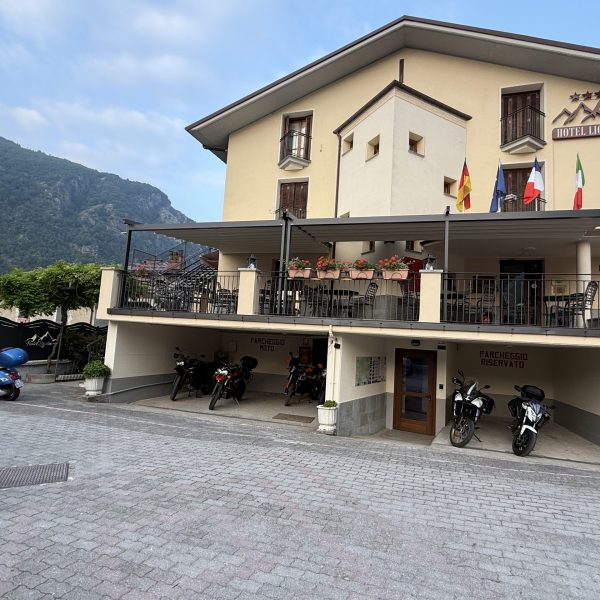 hotel ligure vinadio FACCIATA GIORNO