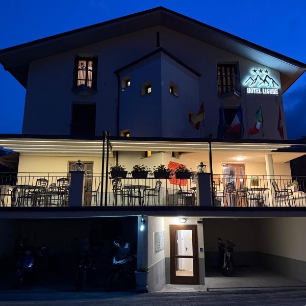 hotel ligure vinadio FACCIATA NOTTE 2